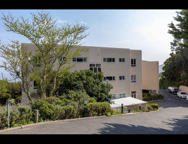 2 BEDROOM APARTMENT TO LET IN CAMPS BAY